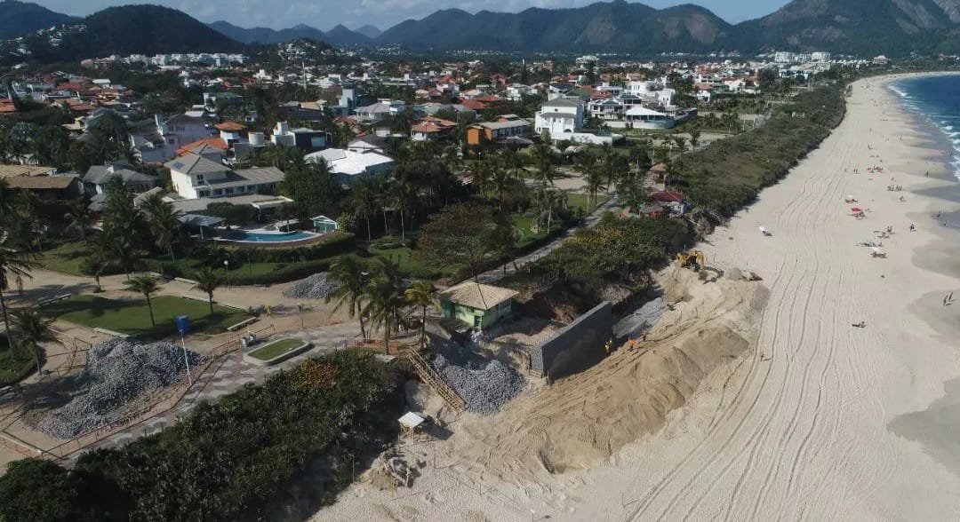 Ge Grafos Da Uff Criticam Obras Em Execu O Na Praia De Camboinhas A