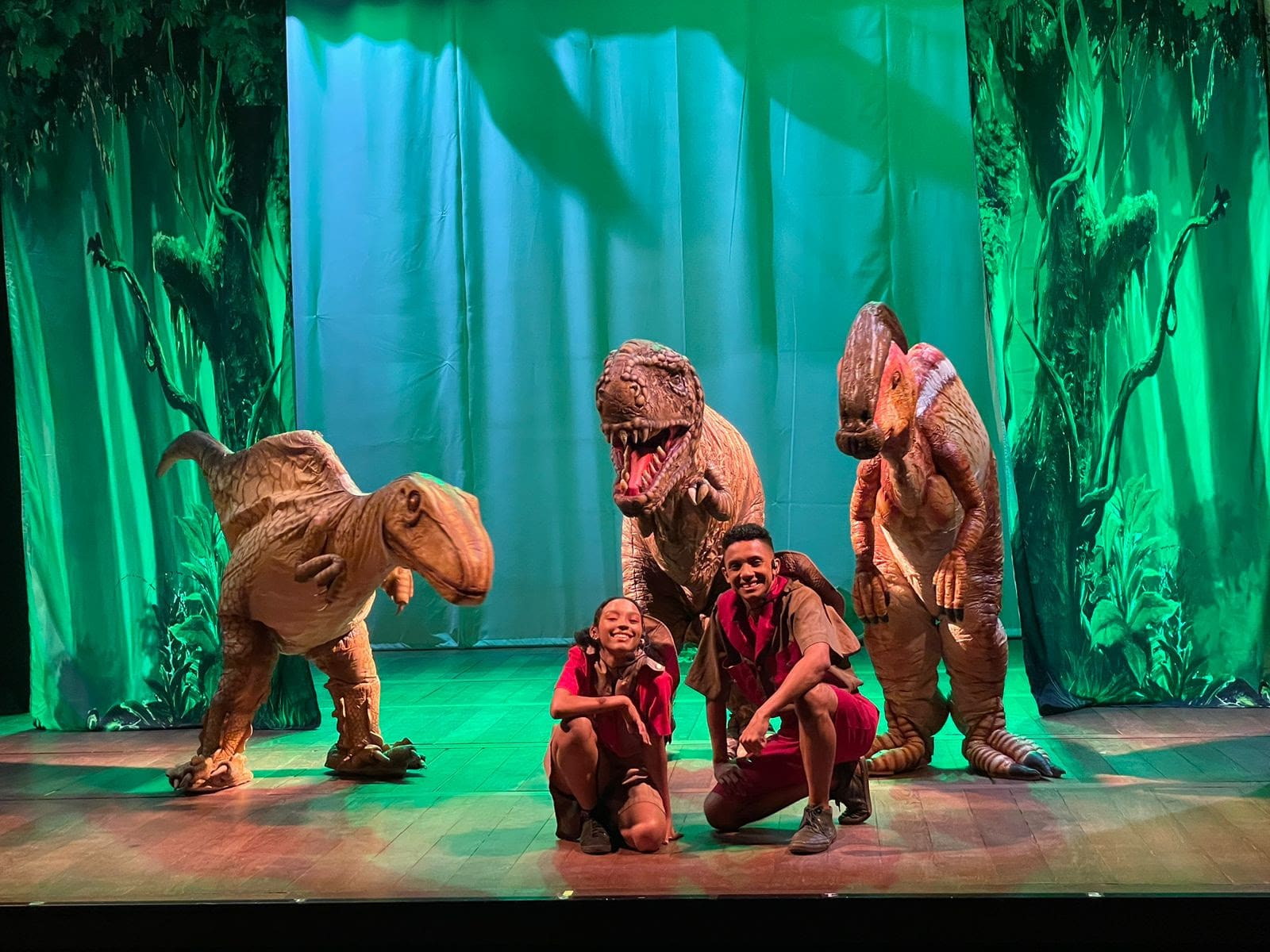 Dinossauros invadem o Teatro Municipal de São Gonçalo A Seguir Niterói