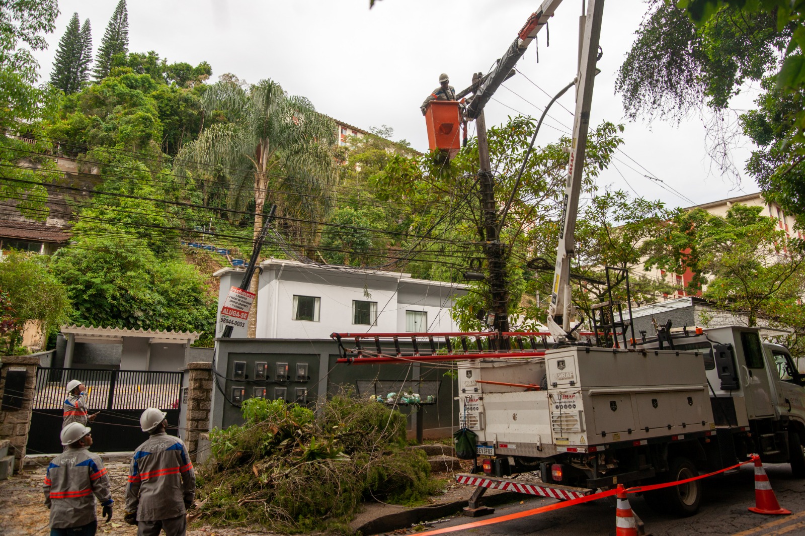 Niter I Ainda Tem Mil Domic Lios Sem Luz Enel Paga Multa De R