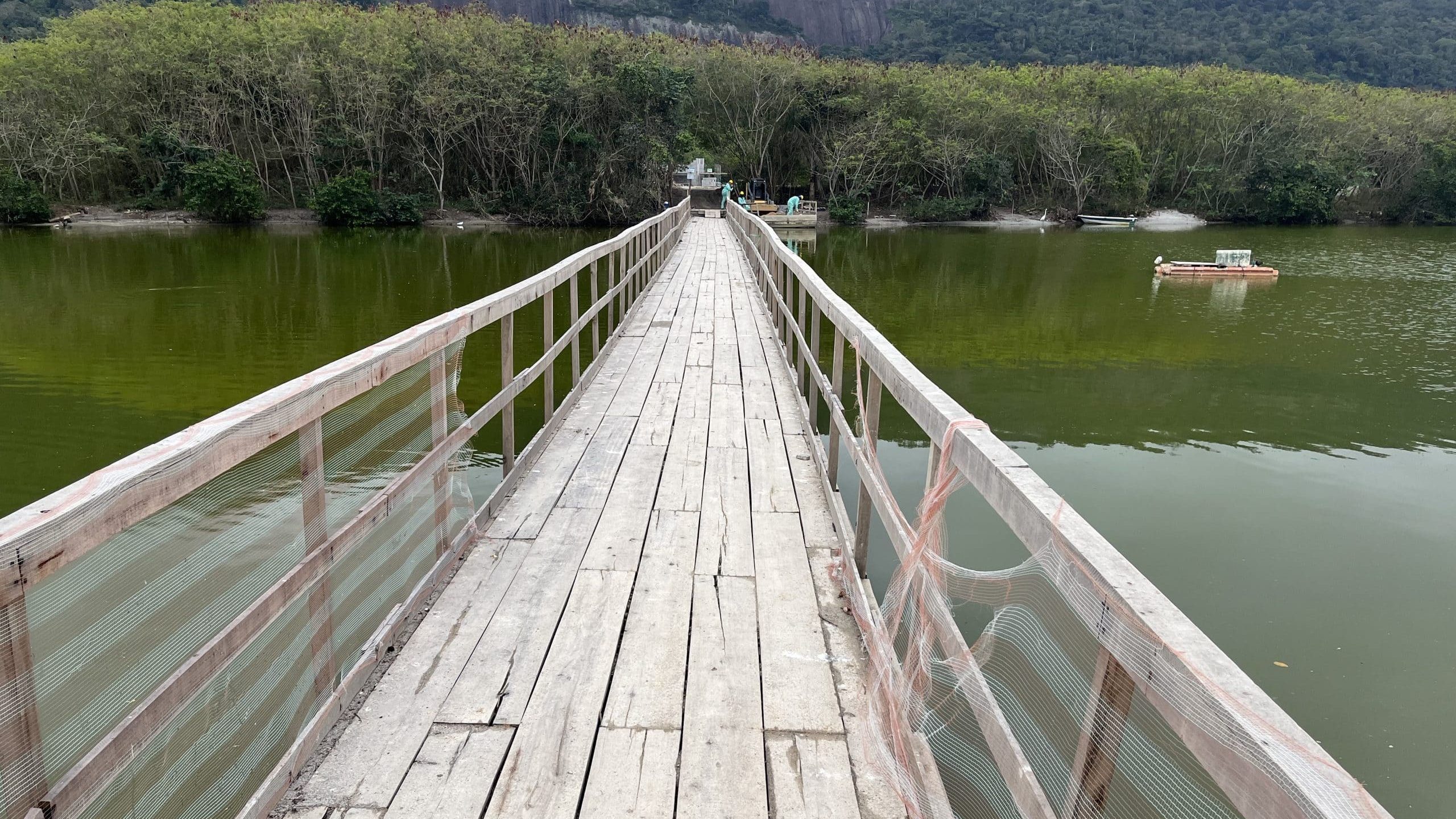 Mostrar a ponte provisória da Ilha do Tibau