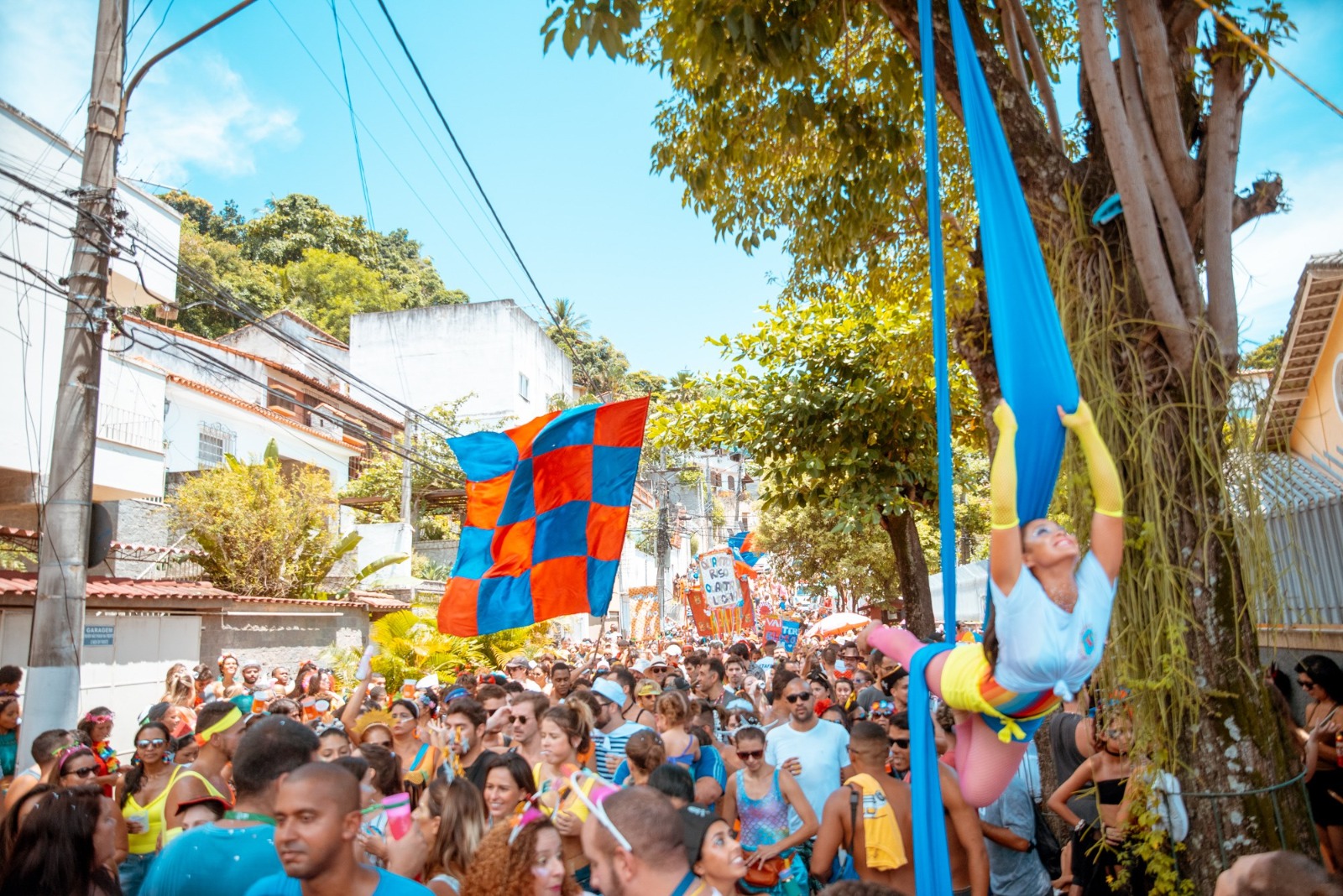 Carnaval de Niterói vai para a rua e pede passagem