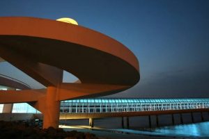 A estação Charitas dos catamarãs que fazem a travessia Niterói-Rio-Niterói. Também obra de Niemeyer. Foto Divulgação CCR Barcas