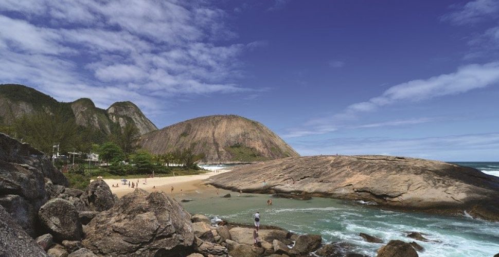 Itacoatiara, uma das mais belas praias do país e atração em Niterói. Foto Prefeitura