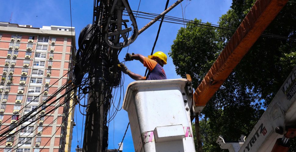 2024 01 02 - Prefeito cumprimenta funcionários da limpeza antes da operação Cidade Limpa e Caça Fios - Alex Ramos (66)