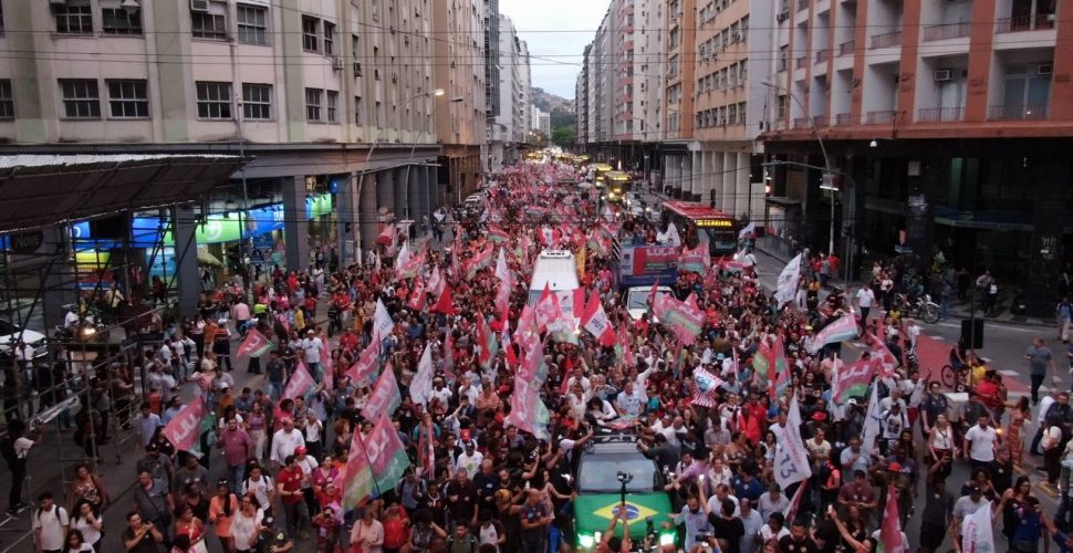 Milhares de manifestantes foram às ruas de Niterói em apoio a Lula. Foto: Divulgação