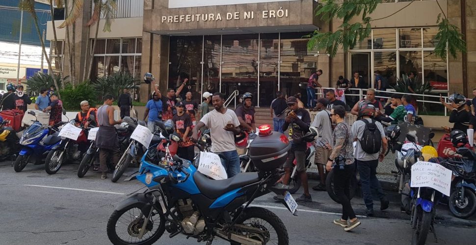 Motociclistas protestaram em frente a Prefeitura de Niterói. Foto: Divulgação/2R