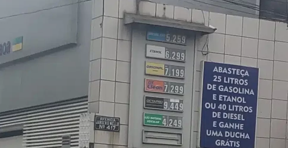 Gasolina comum custa R$ 7,19 em posto de Niterói. Foto- Twitter @papagoiaba