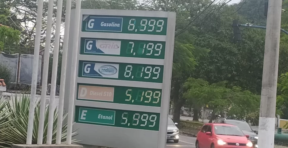 Gasolina em Niterói chegou a R$ 6,999 em agosto. Foto de leitor