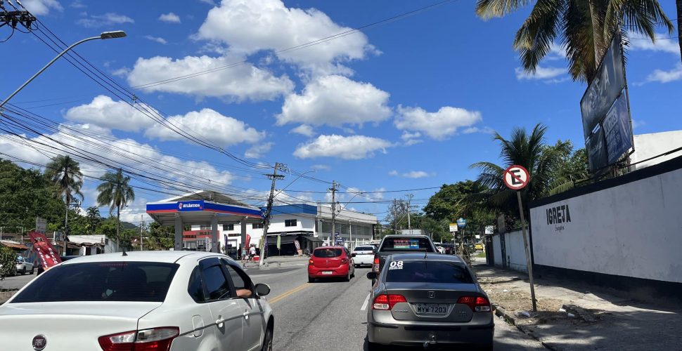 Trânsito intenso na rotatória de Camboinhas. Foto: Prefeitura