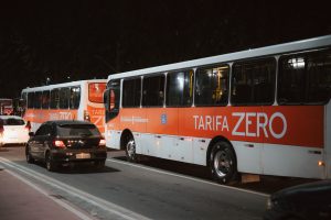 Itaboraí faz história Ônibus com tarifa zero passa a circular por toda a cidade