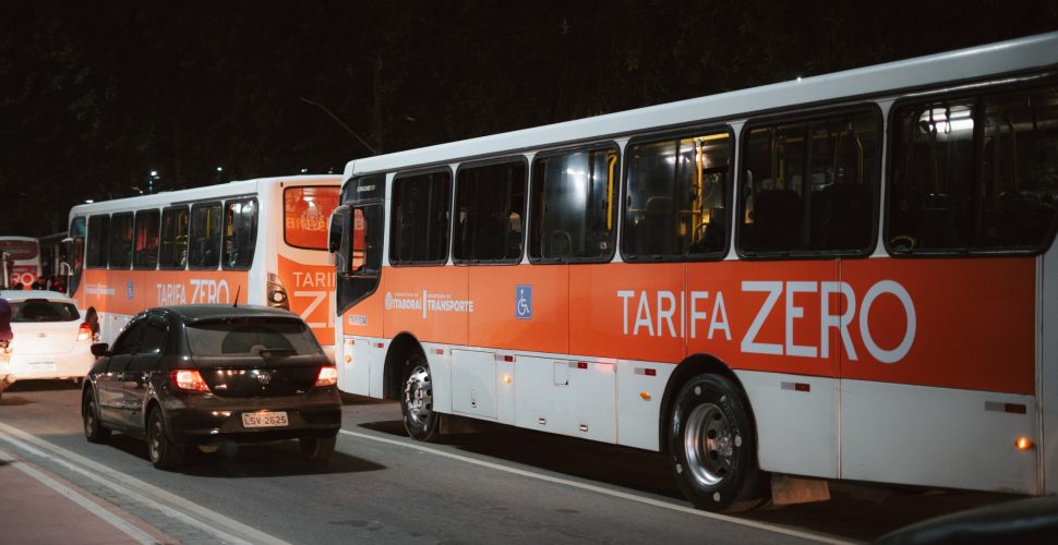 Itaboraí faz história Ônibus com tarifa zero passa a circular por toda a cidade