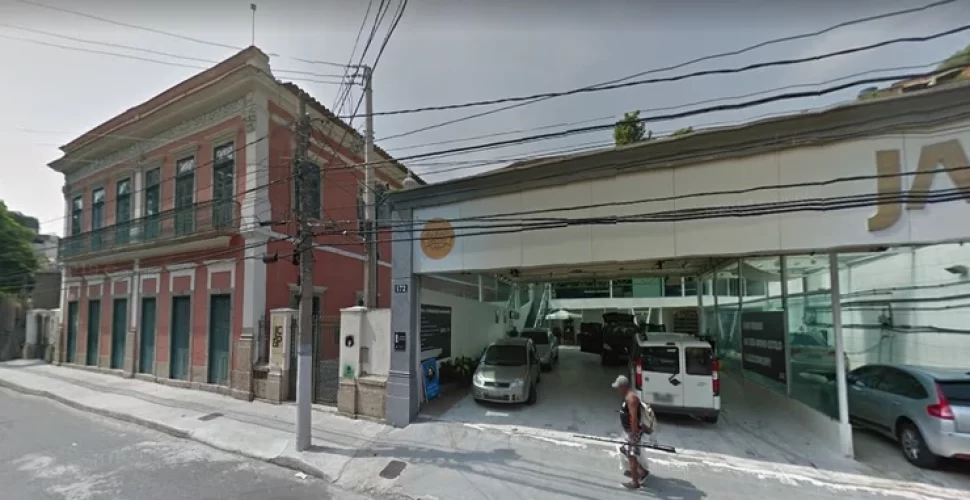 Museu Janete Costa (esq.) e o imóvel que será desapropriado. Foto- Google Street View