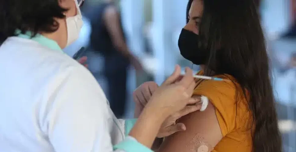 Niterói amplia postos de vacinação contra Covid neste sábado (21) : Foto- Douglas Macedo