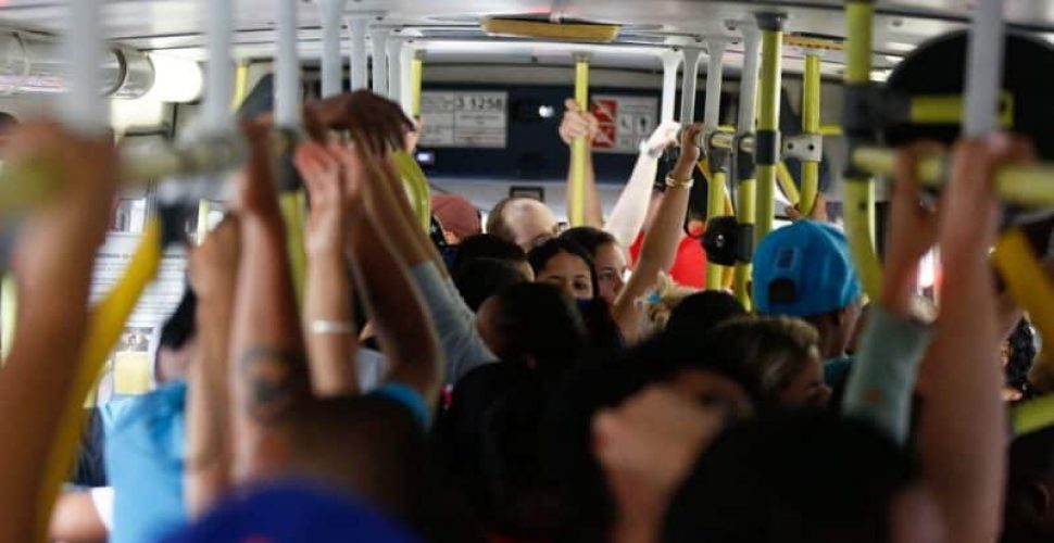 Passageiros reclamam de superlotação em ônibus de Niterói. Foto: leitor