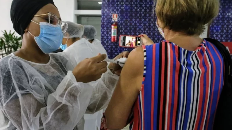 Vacinação em Niterói continua avançando. Foto- Prefeitura de Niterói