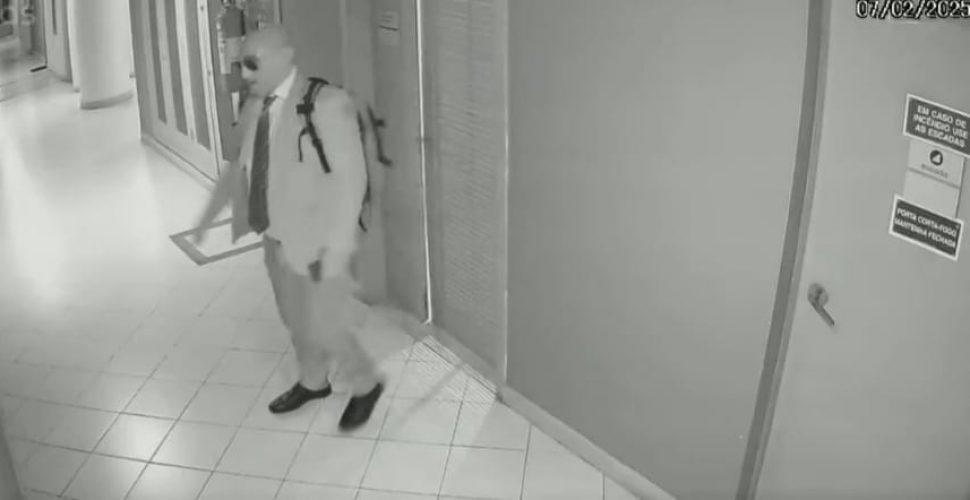 assaltante com máscara