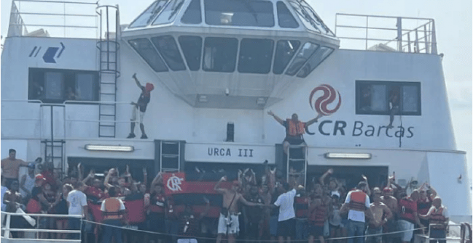 Grupo de torcedores invade área restrita das barcas. Foto: Divulgação CCR