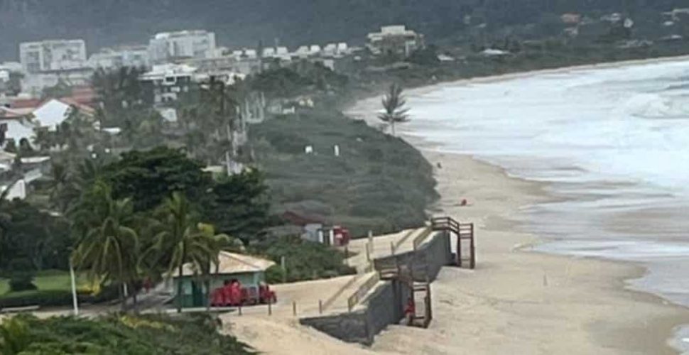 Niterói faz paredão nas praias contra avanços do mar - Muro de Camboinhas