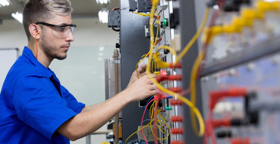 Laboratório de acionamento eletroeletrônicos do novo SENAI Valença

Welerson da Silva Gonçalves  (aluno)