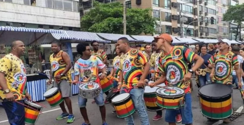 o_bloco_olodumare_oferece_oficinas_de_percussao_em_niteroi__na_regiao_metropolitana_do_rio_de_janeiro__foto__divulgacao__2_-32989633