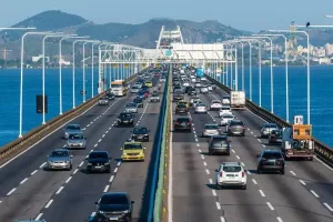 Fluxo será intenso na Ponte Rio-Niterói nesta quinta. Foto: Ecoponte