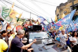 Rodrigo Neves em carreata