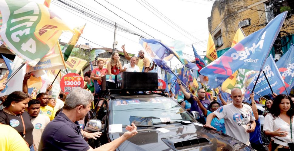 Rodrigo Neves em carreata