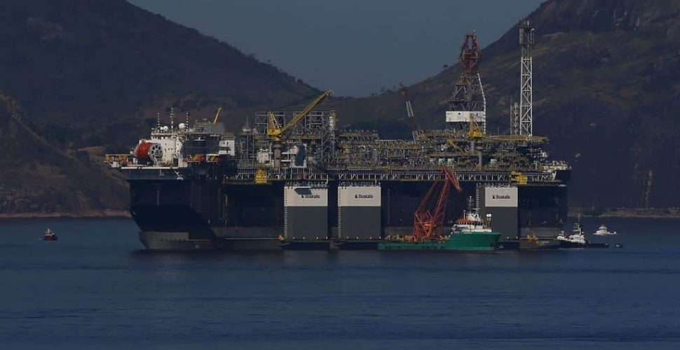 A Petrobras anunciou a chegada da plataforma de petróleo, P-67, ancorada na Baía de Guanabara, destinada ao Sistema de Produção do Campo de Lula, no pré-sal da Bacia de Santos.