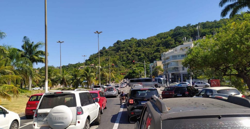 Aumenta a circulação de carros em Niterói. Foto: leitor