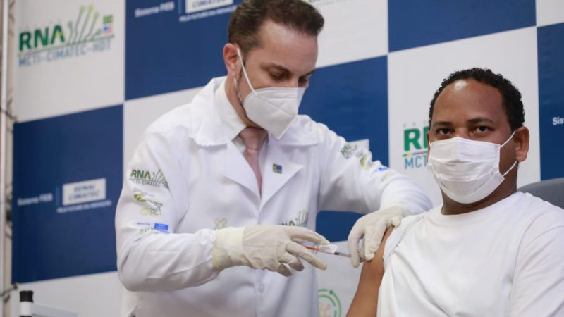 vacina brasileira primeira aplicação